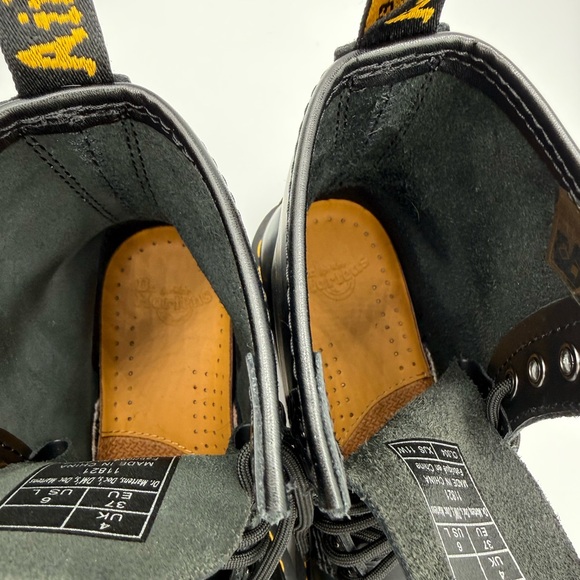 Dr. Martens 11821 Black Leather Combat Boots Women's AirWair Size 6 - Picture 15 of 17